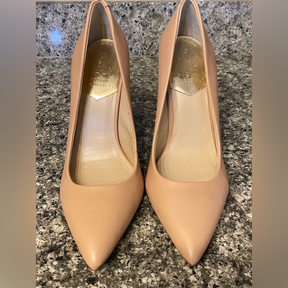 VINCE CAMUTO Tan Leather Heels Pumps size 9 - Picture 6 of 15